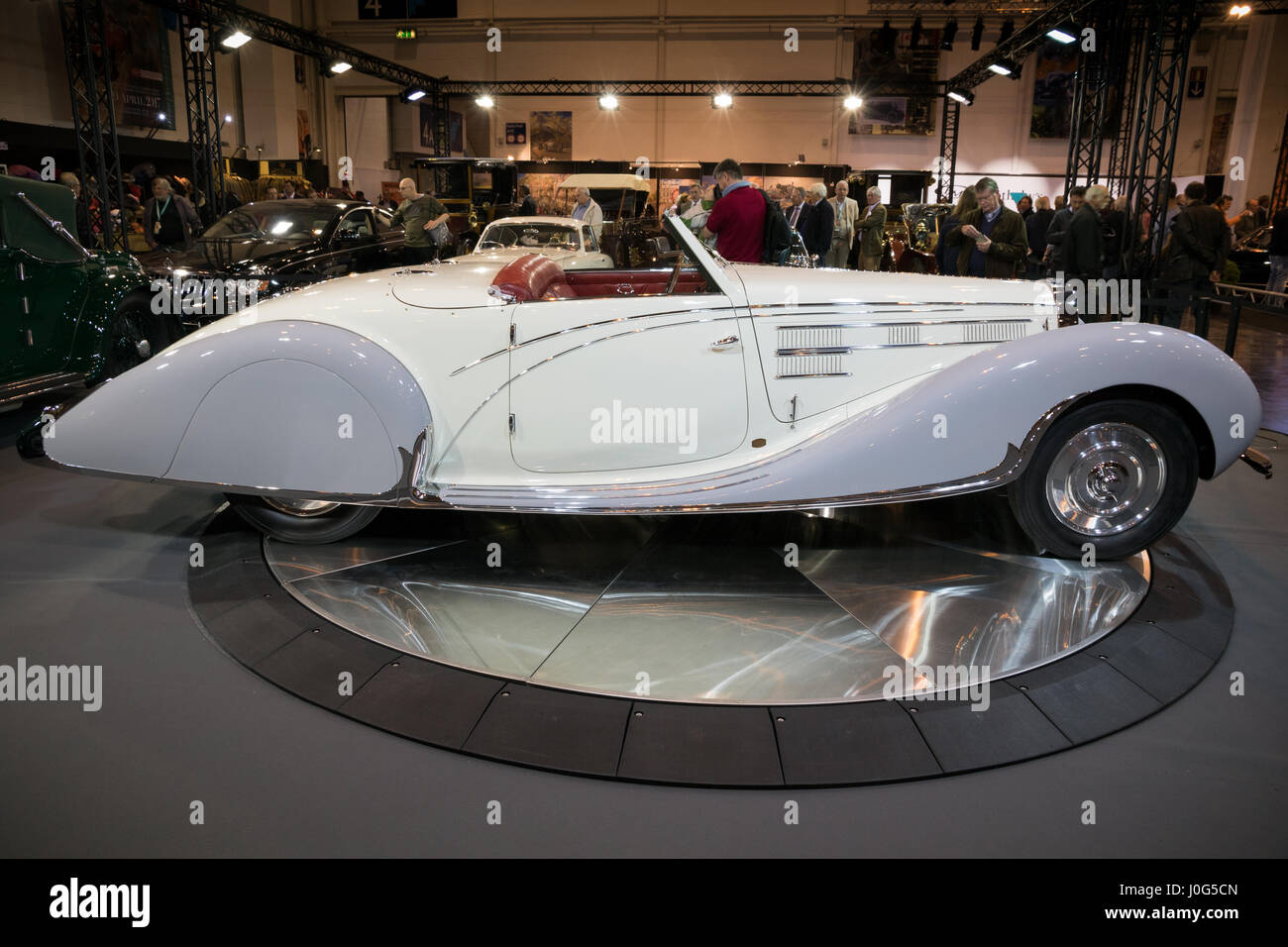 ESSEN, Germania - 6 Aprile 2017: Bugatti 57c Gangloff Roadster auto d'epoca presentato alla Techno Classica Essen Car Show. Foto Stock