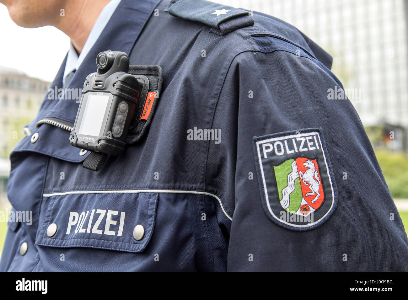 Presentazione della nuova bodycams, telecamere, per funzionari di polizia a Düsseldorf, Germania, esperimento pilota in 5 città della Renania settentrionale-Vestfalia, Foto Stock