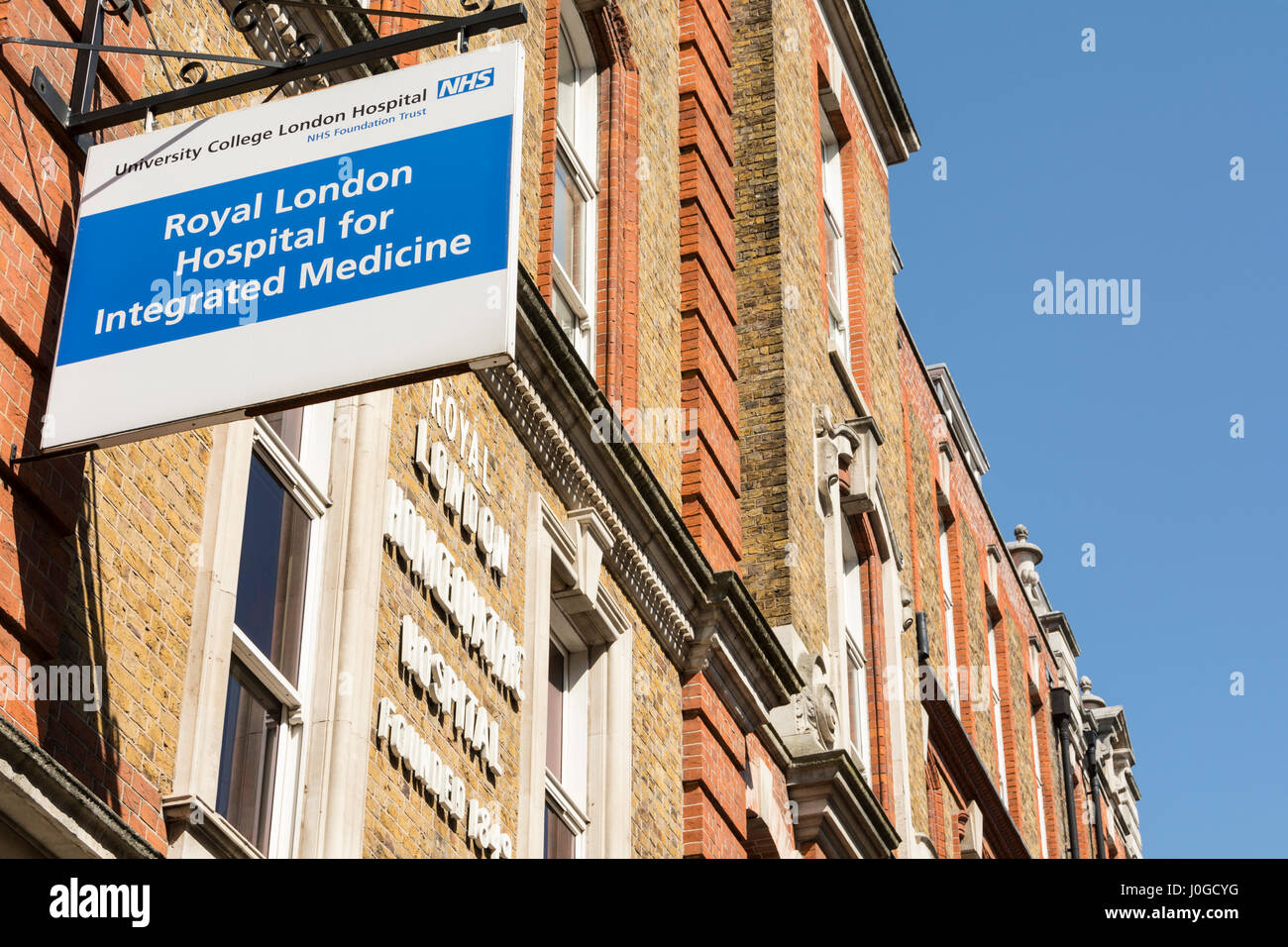 L'esterno del Royal London Hospital for Integrated Medicine su Queen Square, Londra, Regno Unito Foto Stock