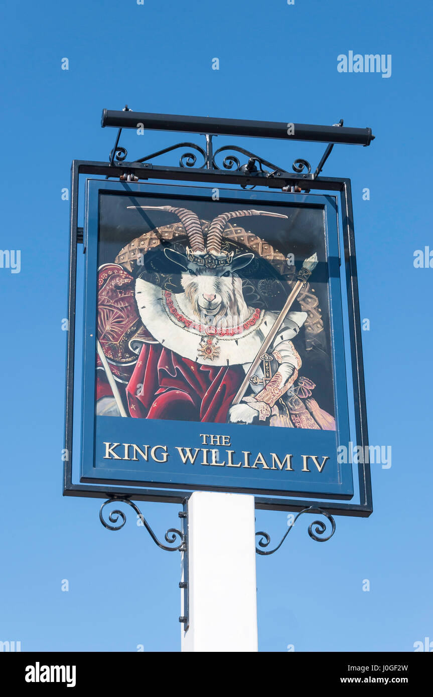 Il King William IV Pub segno, la Street, West Horsley Surrey, Inghilterra, Regno Unito Foto Stock