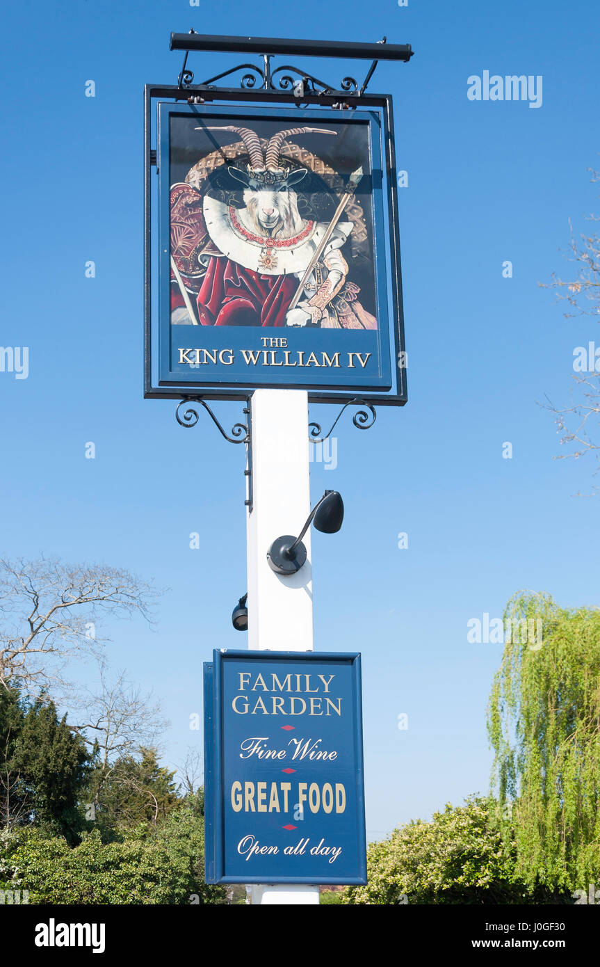 Il King William IV Pub segno, la Street, West Horsley Surrey, Inghilterra, Regno Unito Foto Stock