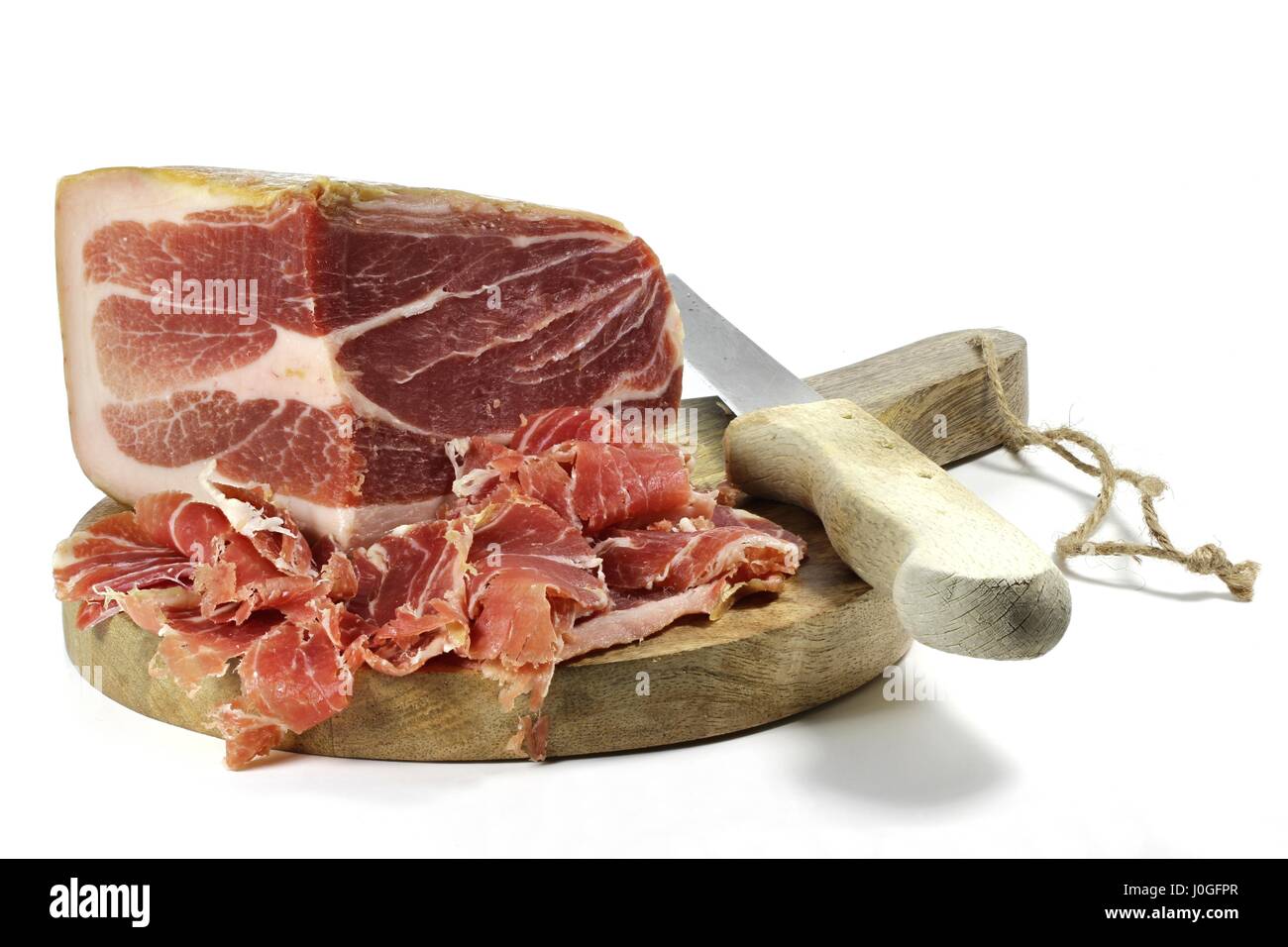 Secco italiano-prosciutto crudo isolati su sfondo bianco Foto Stock