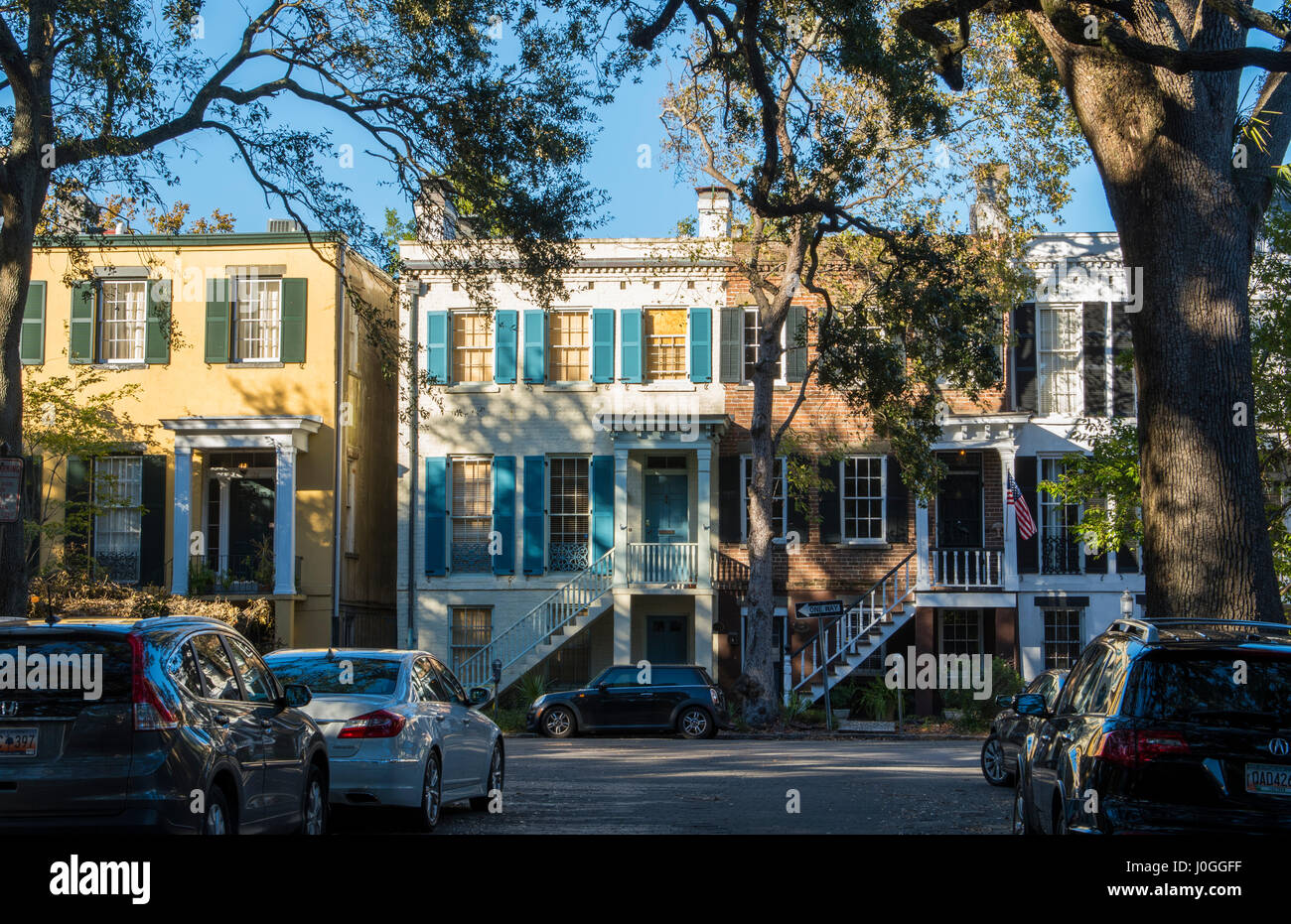 Savannah in Georgia vecchie case sulla strada di Barnard e Taylor Street nel quartiere del centro storico area Foto Stock