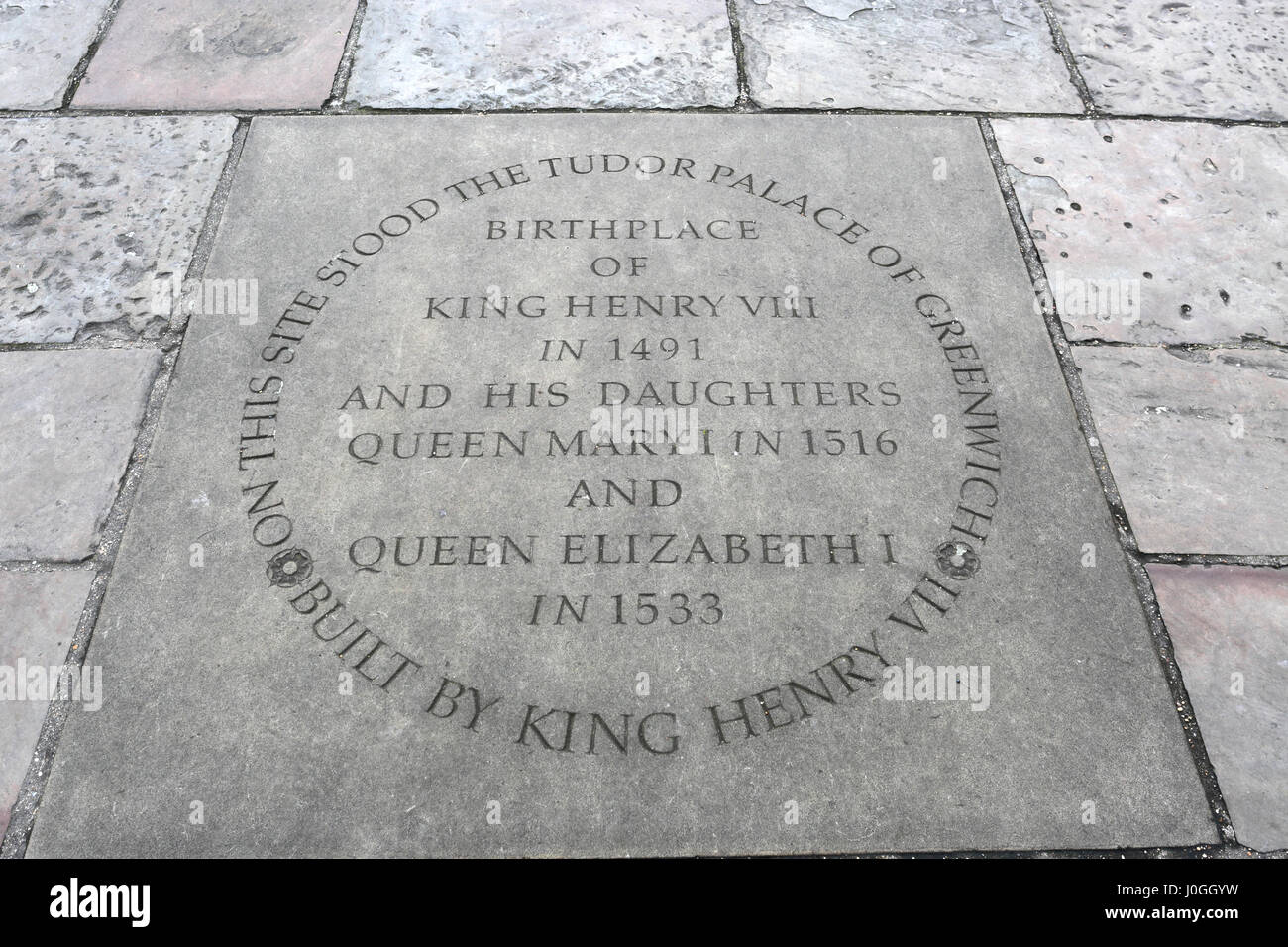 La placca del luogo di nascita di Re Enrico VIII nel 1491 e le sue figlie Queen Mary i nel 1516 e la regina Elisabetta I nel 1533, old Royal naval College, gra Foto Stock