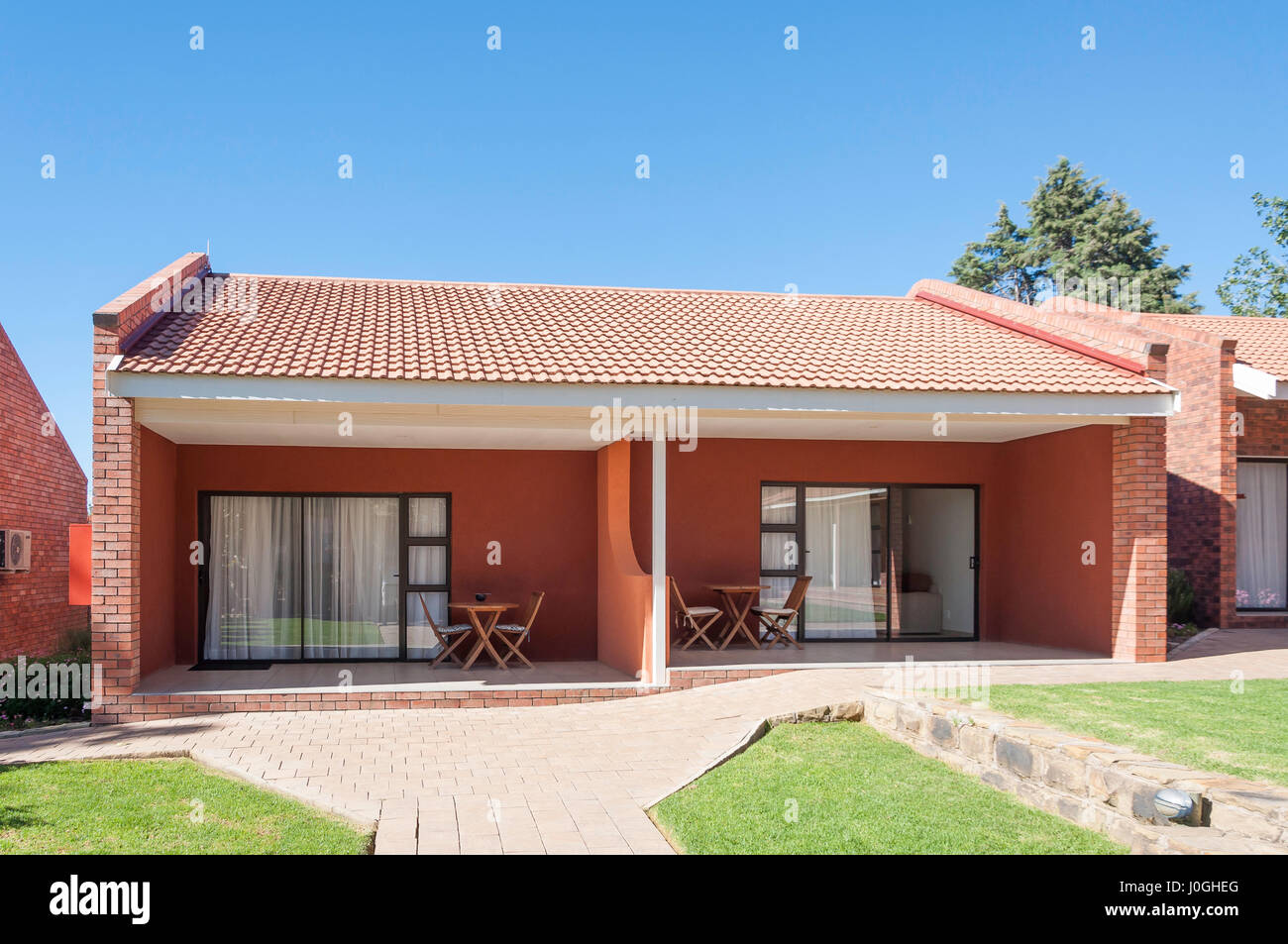 Giardino appartamenti a Botleng Guest House, Ha Makhoathi, Maseru District, Regno di Lesotho Foto Stock