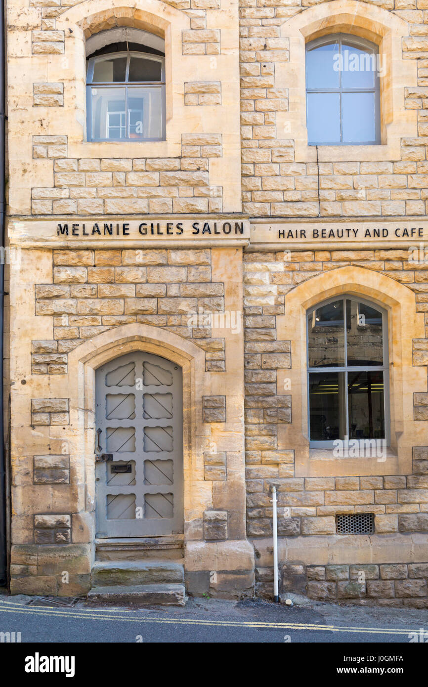 Melanie Giles capelli salone di bellezza e il cafe a Bradford on Avon, Wiltshire nel mese di aprile Foto Stock