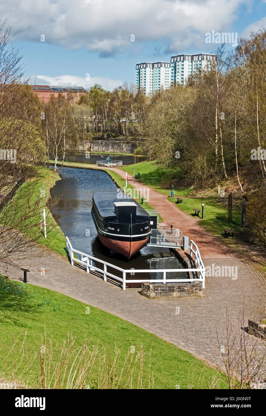 Il Vulcan canal barge in Monkland Canal a Summerlee Museum of Scottish vita industriale Coatbridge North Lanarkshire Regno Unito Scozia Foto Stock