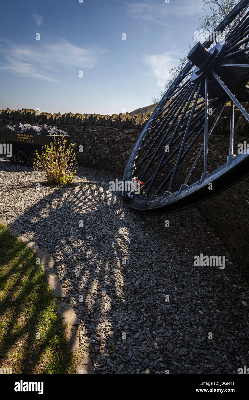 La catastrofe mineraria Memorial presso il sito del Cambriano Colliery, Clydach Vale Foto Stock