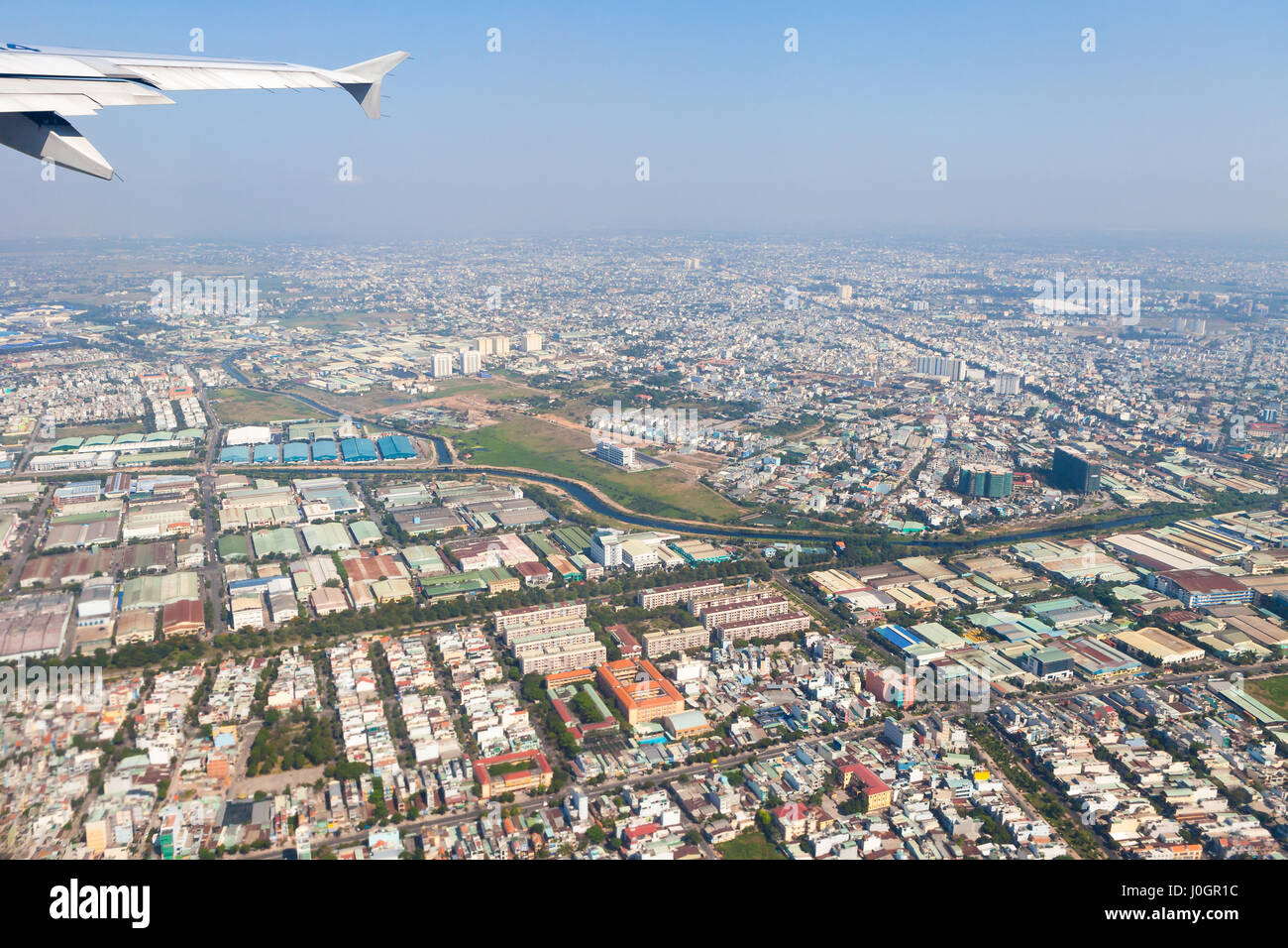 La città di Ho Chi Minh (Saigon), Vietnam - il 8 marzo 2017: vista sulla città dal piano tenuto spento Foto Stock