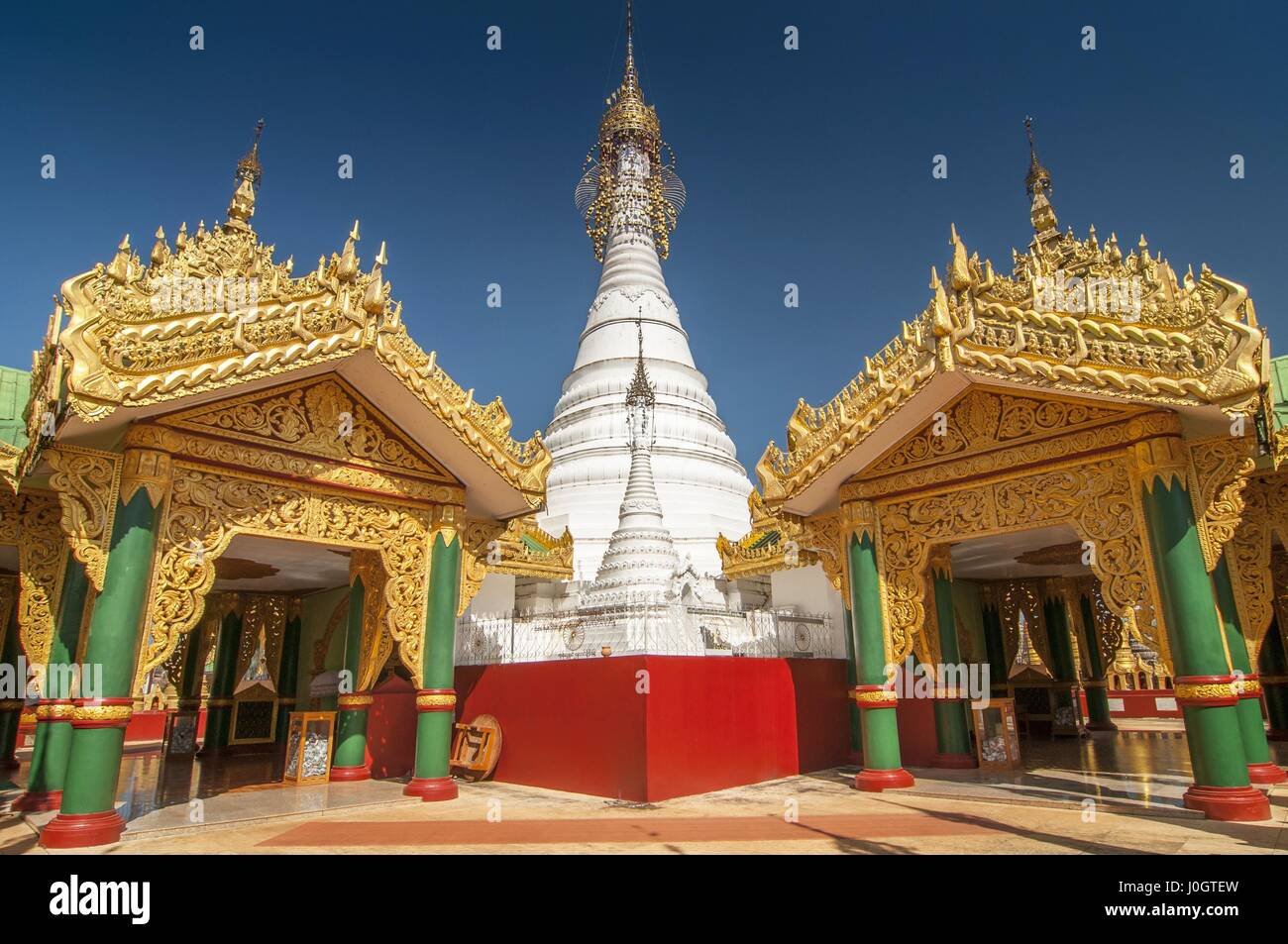 Kakku pagode sono quasi 2500 bellissimo stupa di pietra nascosta in una zona remota del Myanmar vicino al Lago Inle. Questo luogo sacro è sul territorio di t Foto Stock