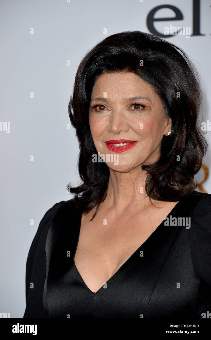 Los Angeles, Stati Uniti d'America. Xii Apr, 2017. L'attrice Shohreh Aghdashloo alla premiere per "promessa" presso la leva TCL Chinese Theatre, Hollywood. Credito: Sarah Stewart/Alamy Live News Foto Stock