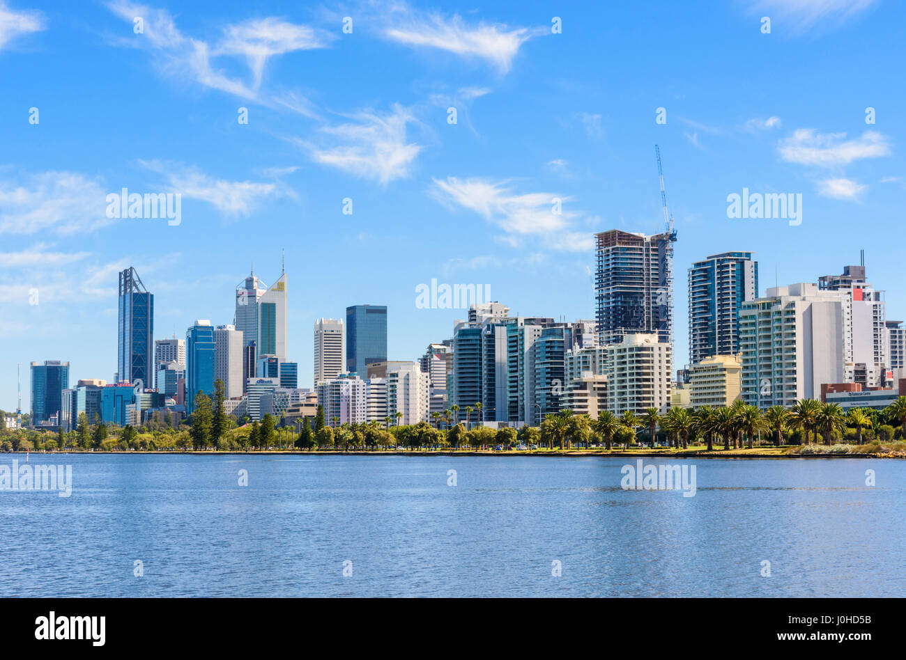 La città di Perth skyline vedute del Fiume Swan foreshore, Perth, Western Australia Foto Stock
