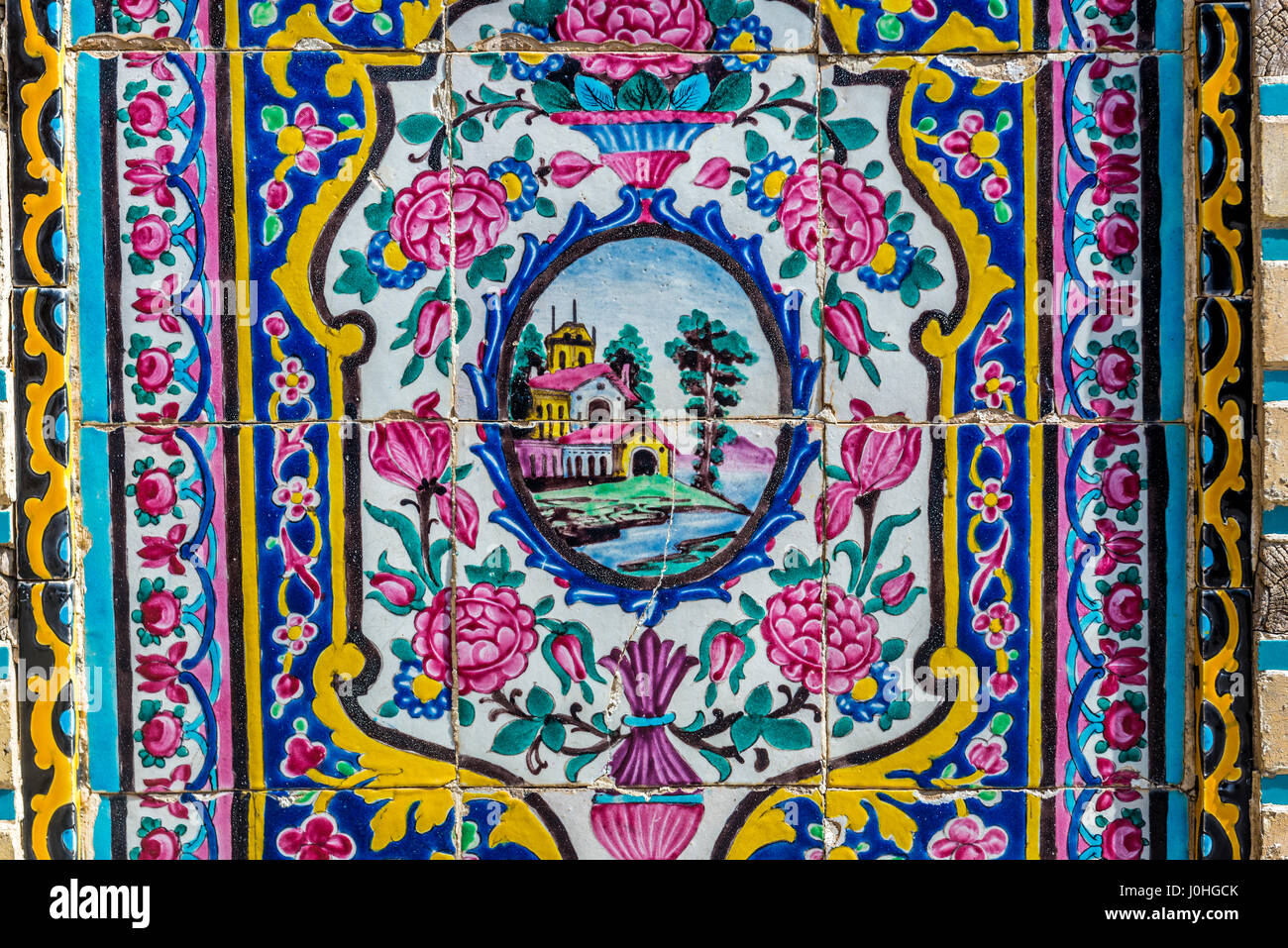 Dettagli della parete piastrellata in rosa (la Moschea di Nasir ol Molk Moschea) in Gowad-e-Araban distretto di Shiraz, la capitale della provincia di far in Iran Foto Stock