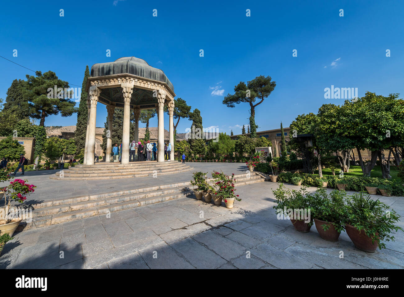Il padiglione sulla tomba di Hafez memorial hall chiamato Hafezieh di Shiraz, la capitale della provincia di far in Iran Foto Stock