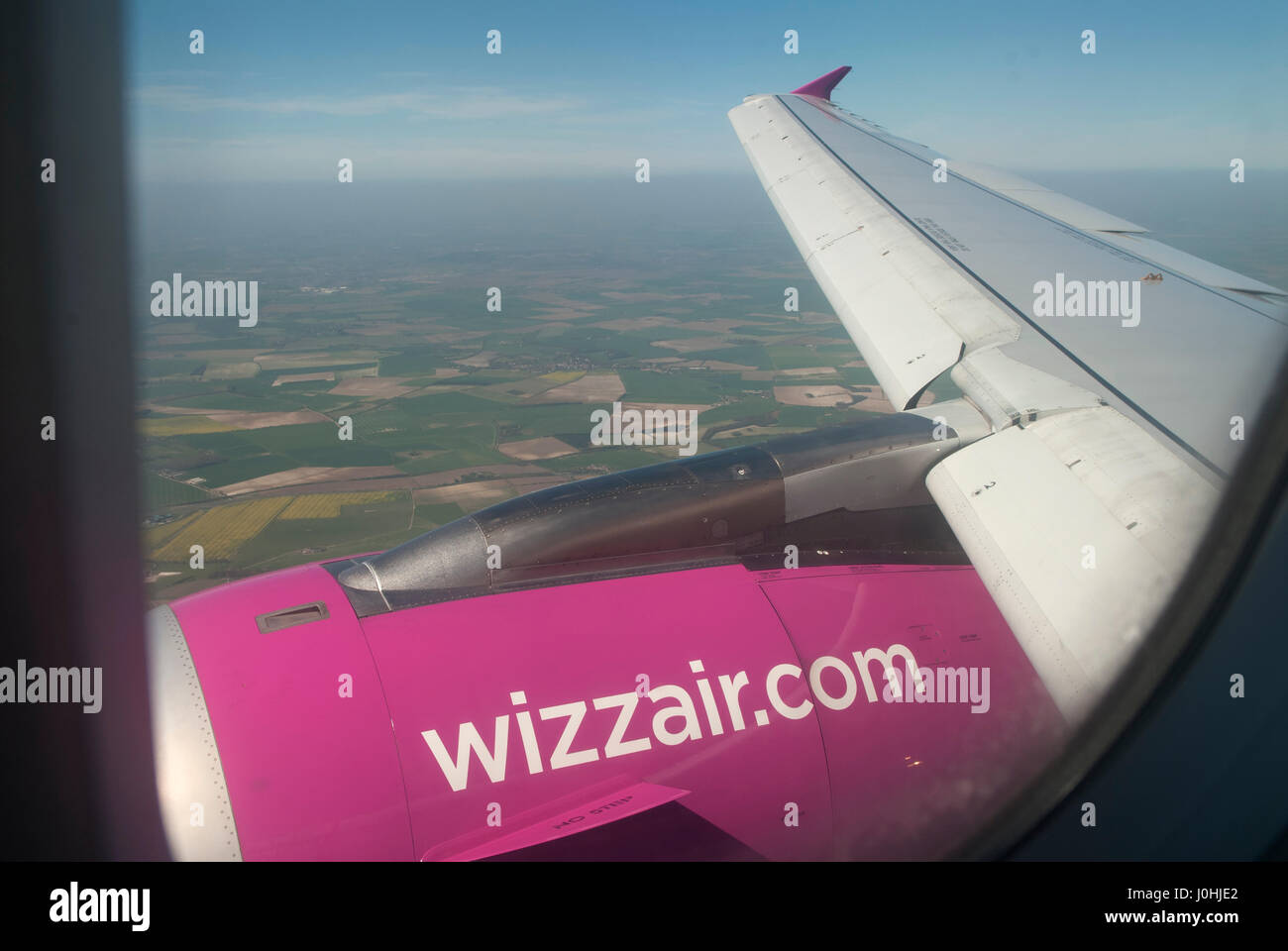 Wizzair.com logo Wizz Air Airplane Flying 2017 2010s HOMER SYKES Foto Stock