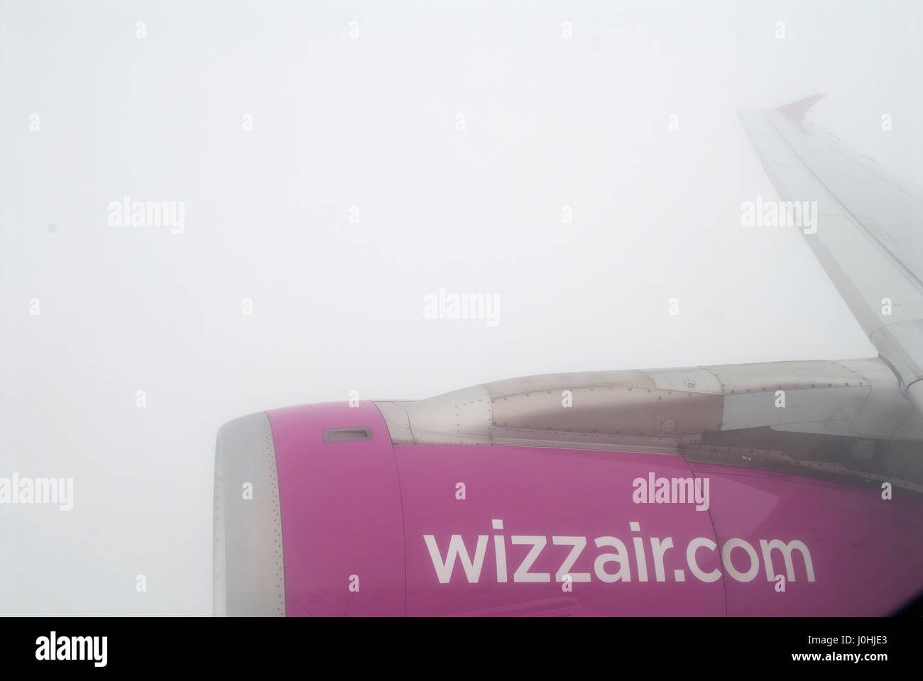 Wizzair.com logo Wizz Air Airplane Flying 2017 2010s HOMER SYKES Foto Stock