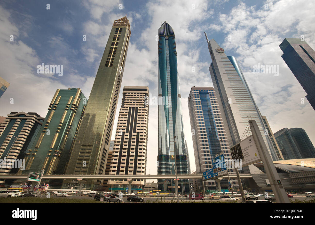 Grattacieli sulla Sheikh Zayed Road, Dubai, UAE Foto Stock