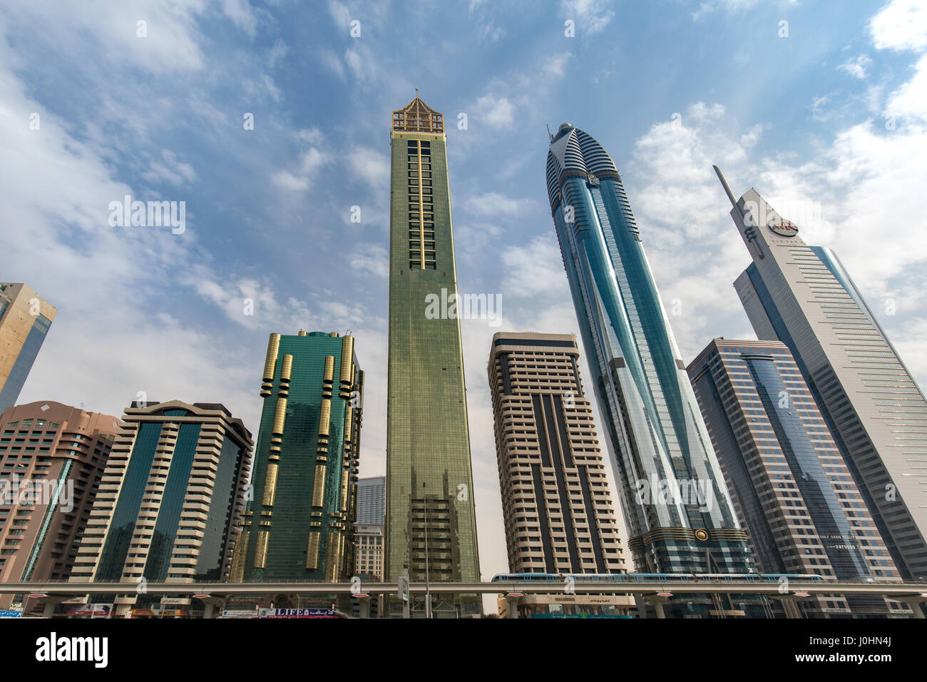 Grattacieli sulla Sheikh Zayed Road, Dubai, UAE Foto Stock