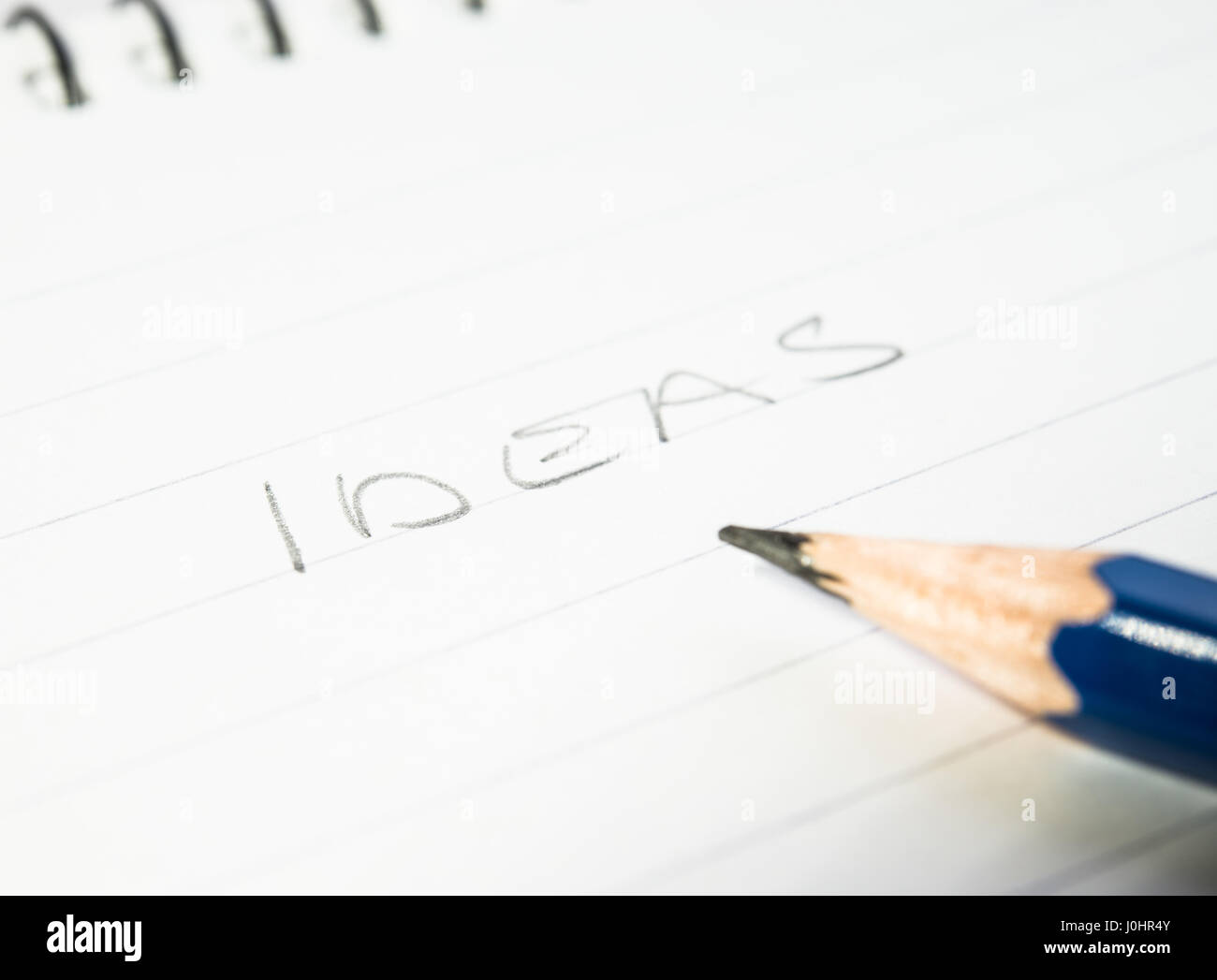 Le idee di parola scritta su carta con matita Foto Stock
