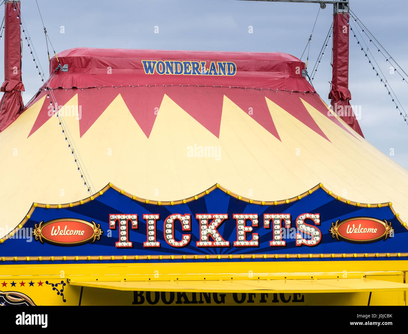 La biglietteria e Big Top tenda del circo Wonderland Foto Stock