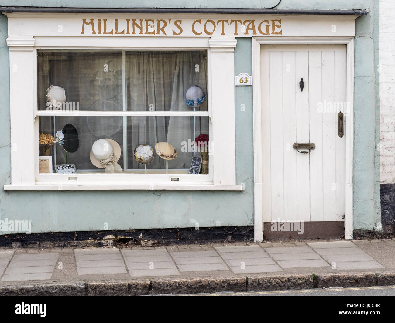 Il Cottage Milliners hat shop in Castle Street, Cambridge, Regno Unito Foto Stock