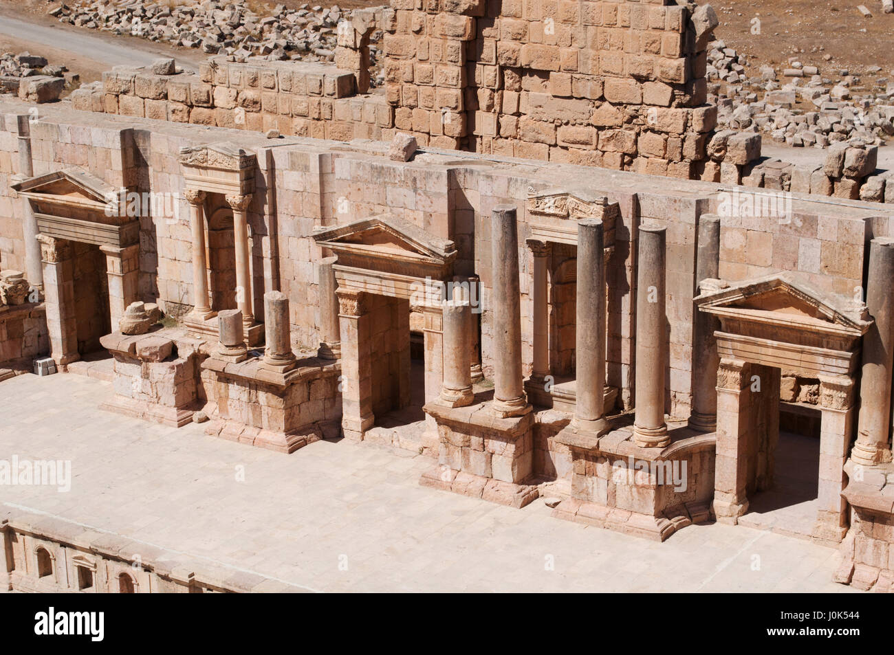 Giordania: Nord Teatro, costruito nel 165 DC nella città archeologica di Jerash, uno dei più grandi del mondo siti di architettura romana Foto Stock