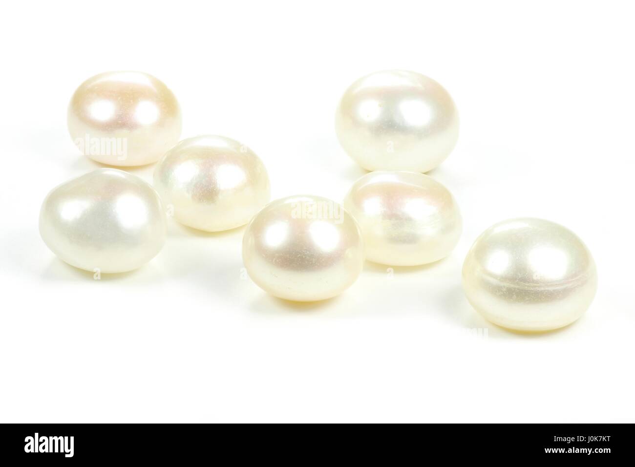 Perle coltivate isolati su sfondo bianco Foto Stock