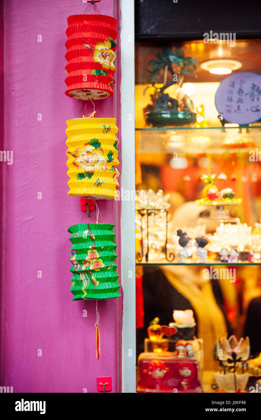 Kuala Lumpur, Malesia - 14 Settembre 2016: lanterne di carta per la vendita al Mercato Centrale durante Mid-Autumn Festival celebrazioni in Settembre 14, 20 Foto Stock