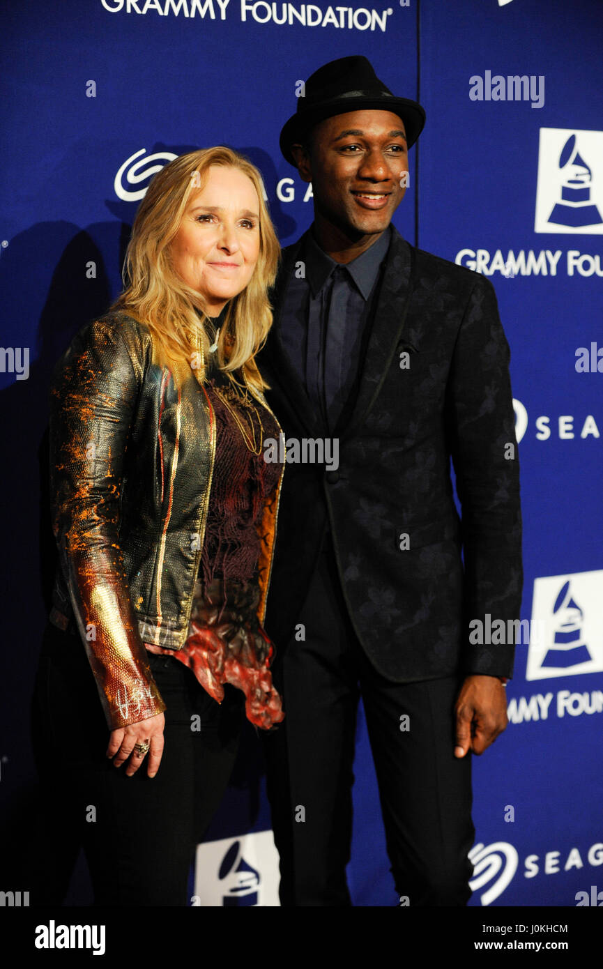 (L-R) Melissa Etheridge e Aloe Blacc frequentare il XVII Annual Grammy Legacy di fondazione con un concerto presso la Wilshire Ebell Theatre il 5 febbraio 2015 a Los Angeles, California. Foto Stock