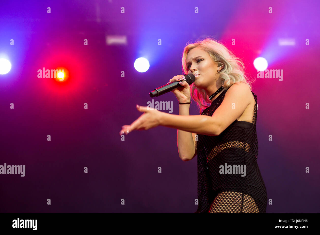 MADRID - Sep 10: Zara Larsson (cantante) esegue in concerto a Dcode Music Festival il 10 settembre 2016 a Madrid, Spagna. Foto Stock