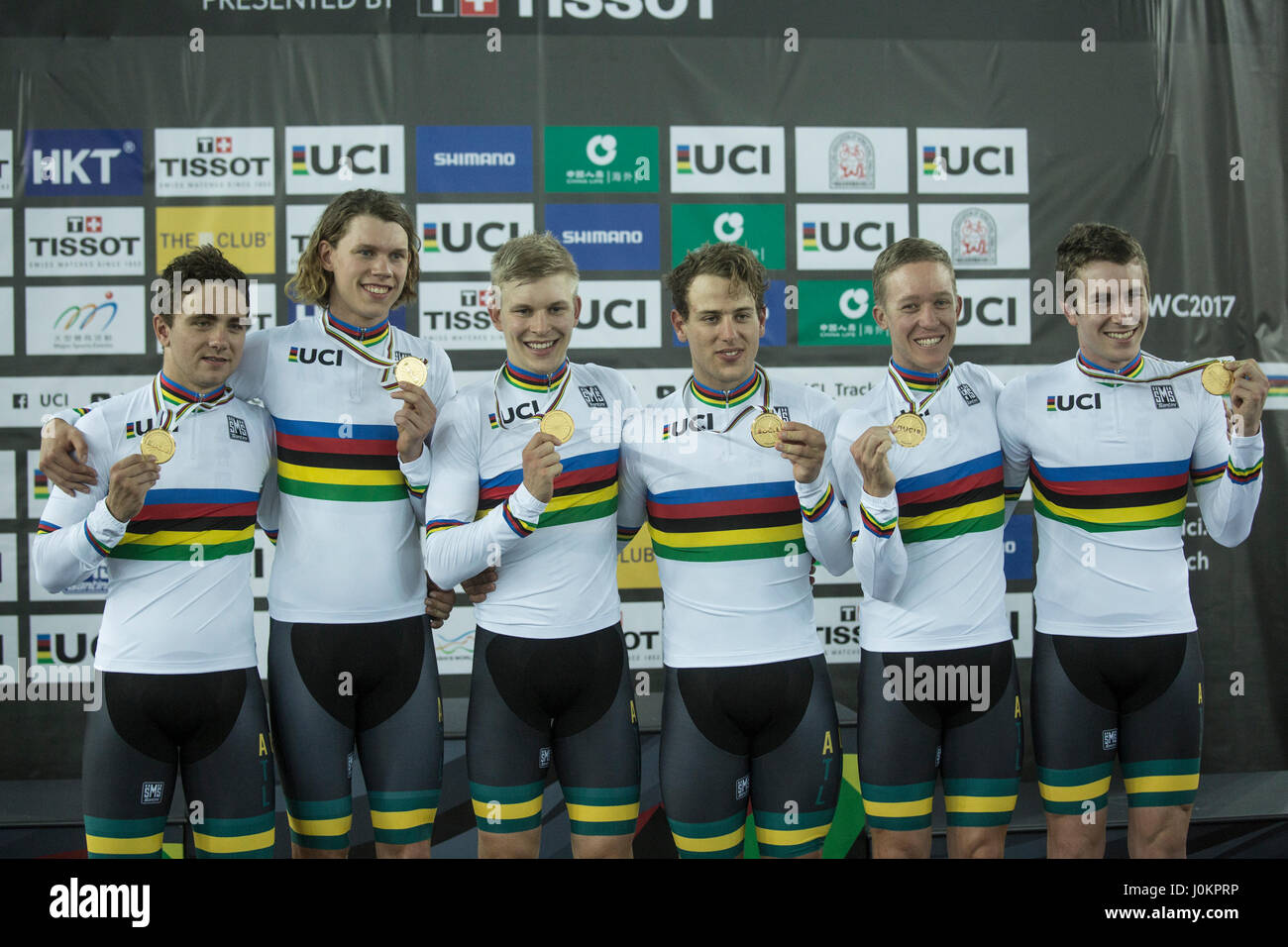 Hong Kong. Xiii Apr, 2017. Australia cycling team con Sam Welsford, Cameron Meyer, Alexander Porter e Nicholas Yallouris vince il uomini della scuderia Perseguimento di Hong Kong durante il via del Campionato del Mondo di Ciclismo a Hong Kong il 13 aprile 2017. Australia cycling team con Sam Welsford, Cameron Meyer, Alexander Porter e Nicholas Yallouris vince il uomini della scuderia Perseguimento di Hong Kong durante il via del Campionato del Mondo di Ciclismo a Hong Kong il 13 aprile 2017. Credito: Chan Hei Long/Pacific Press/Alamy Live News Foto Stock