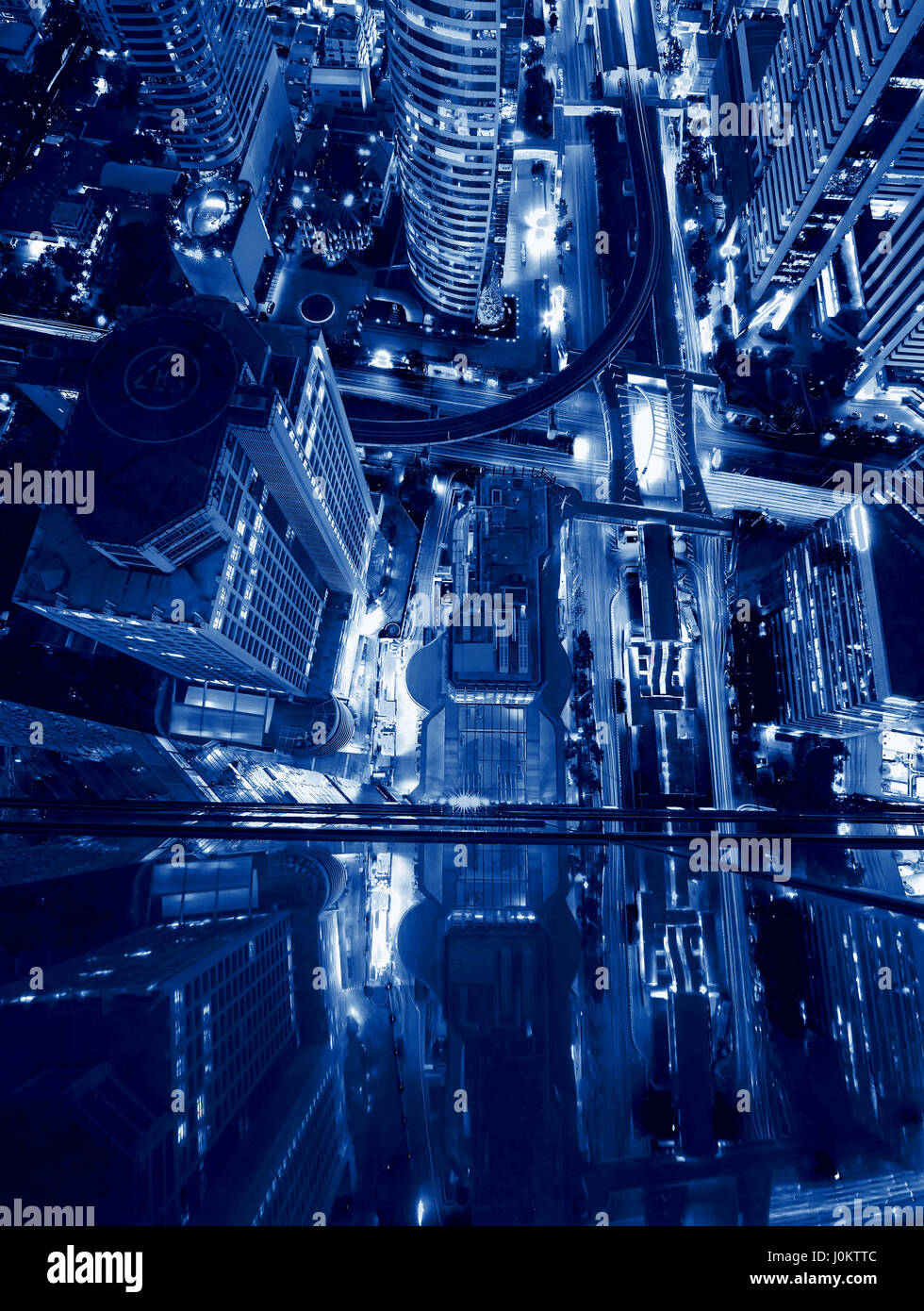 Sathorn intersezione, BTS Chong Nonsi Skytrain, downtown Bangkok, Thailandia Foto Stock