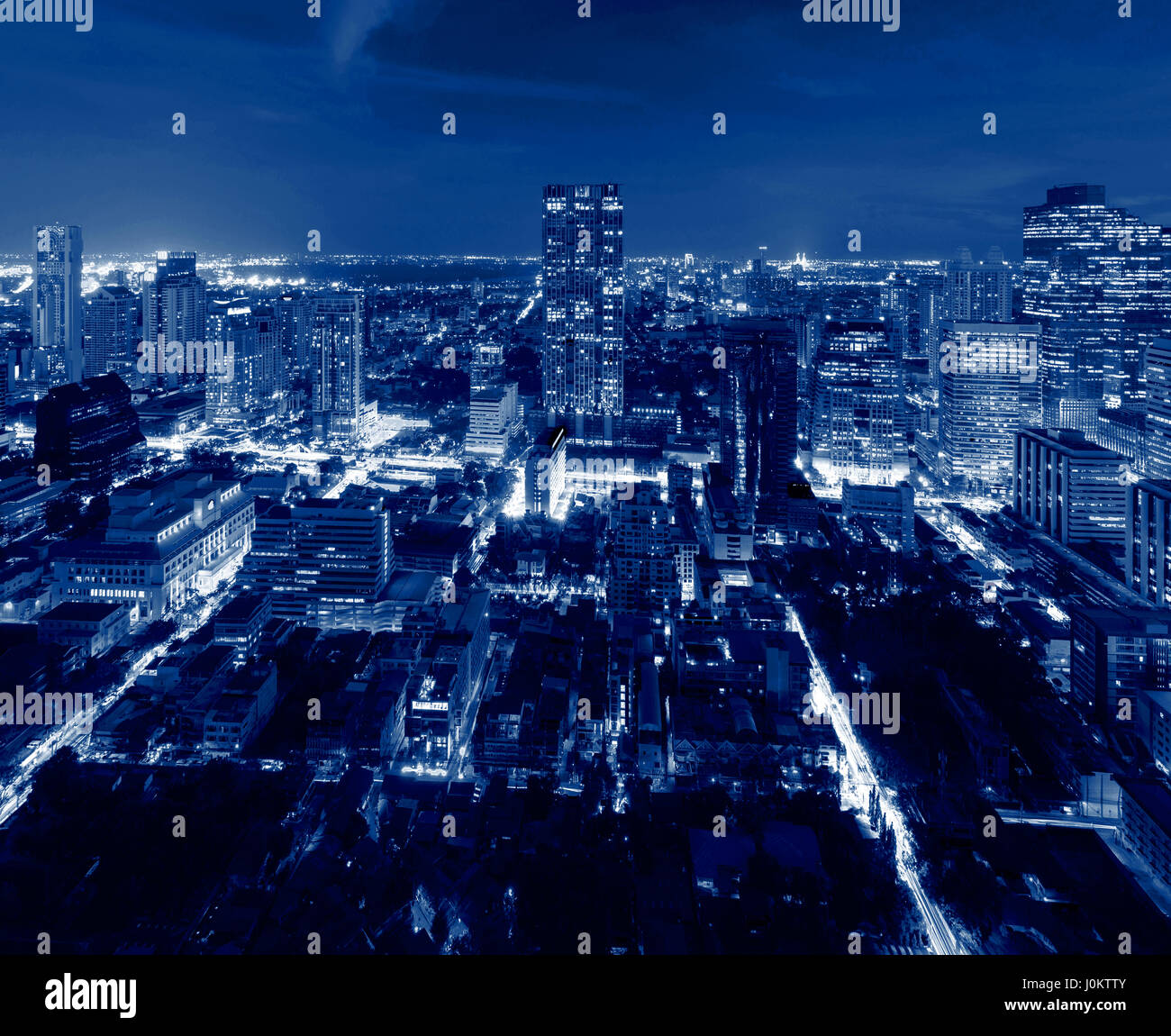 Grattacieli di Bangkok di notte, Thailandia Foto Stock