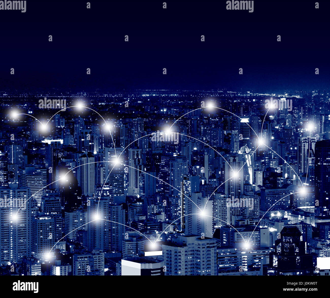Rete e tecnica di collegamento concetto di città di Bangkok di notte, Thailandia Foto Stock