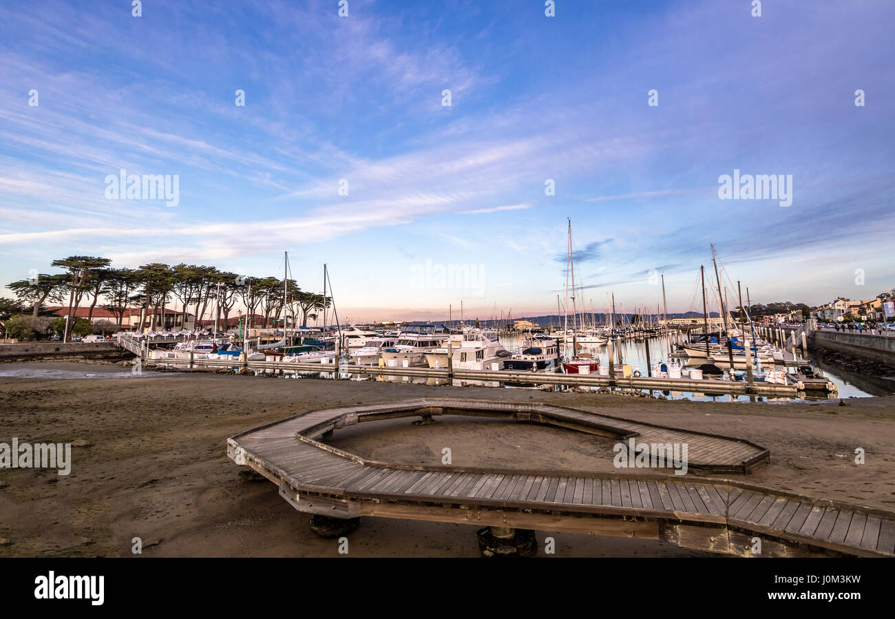 San Francisco Marina Yacht Harbour al tramonto - San Francisco, California, Stati Uniti d'America Foto Stock