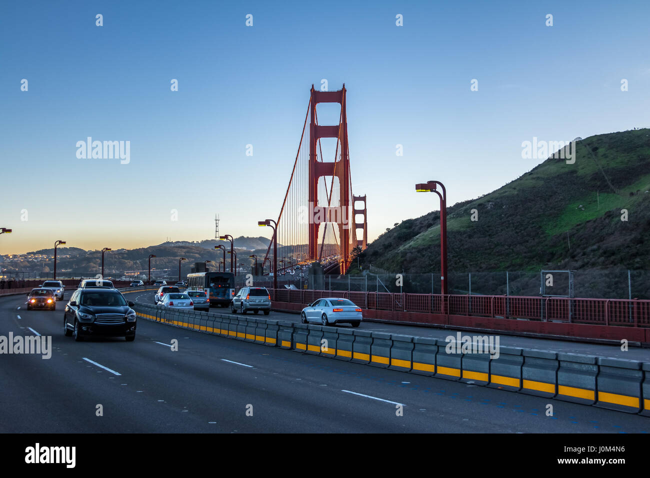 Il traffico del Golden Gate Bridge - San Francisco, California, Stati Uniti d'America Foto Stock