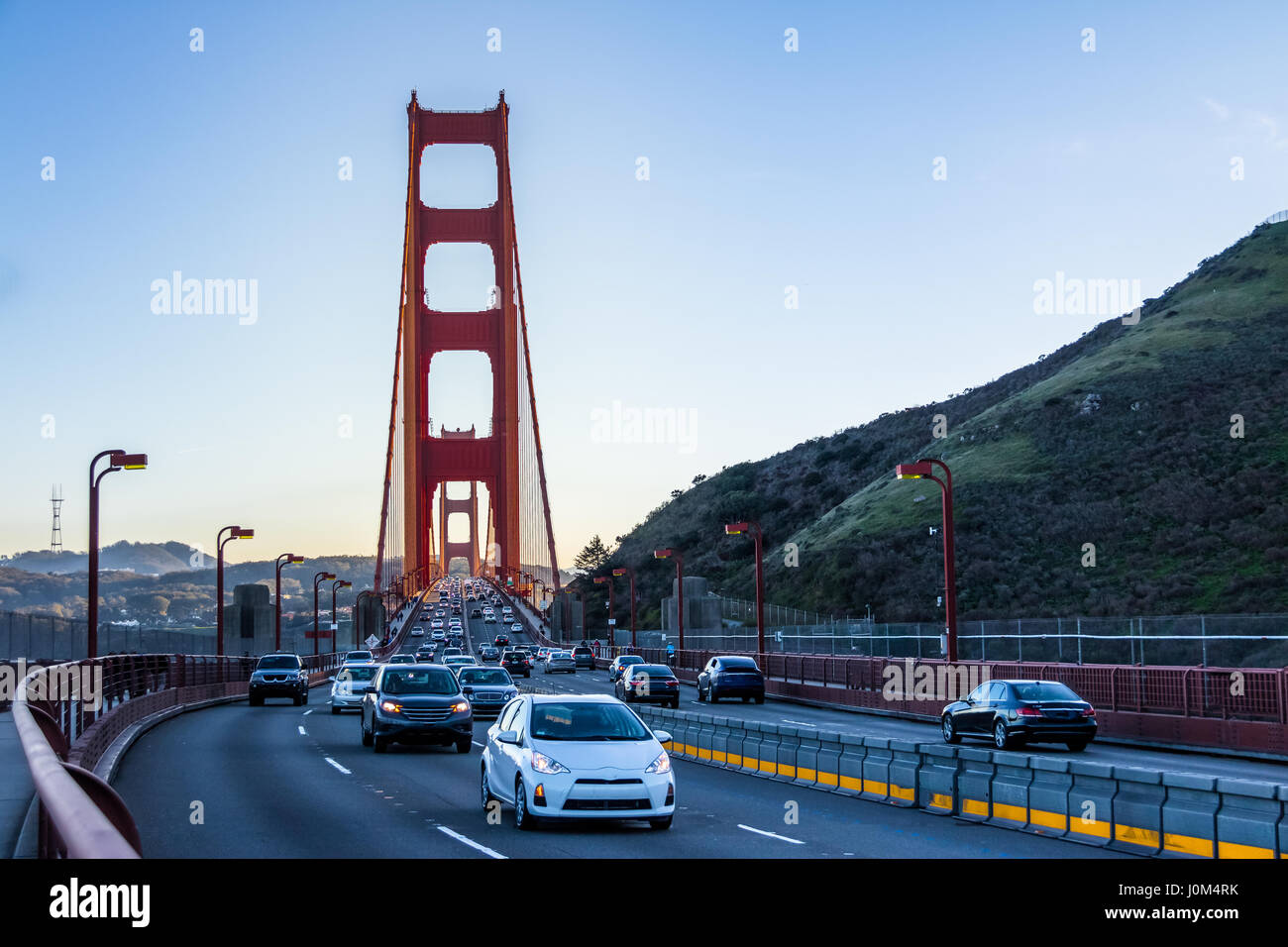 Il traffico del Golden Gate Bridge - San Francisco, California, Stati Uniti d'America Foto Stock