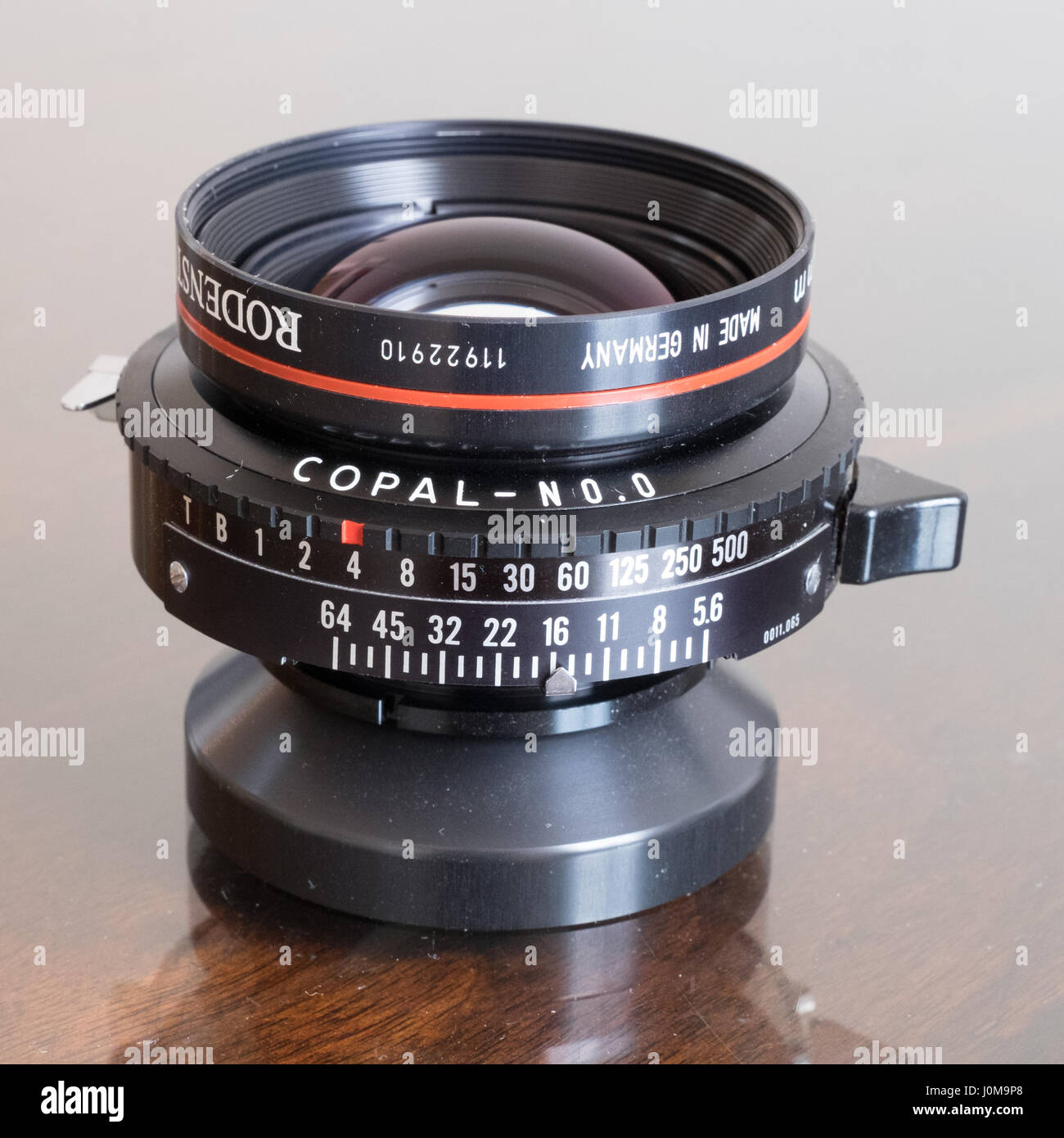 Il Rodenstock 150mm f/5.6 Apo-Sironar-lente S è un 4x5 lente formato per uso universale che è stato modificato per fornire la massima riproduzione di immagine Foto Stock