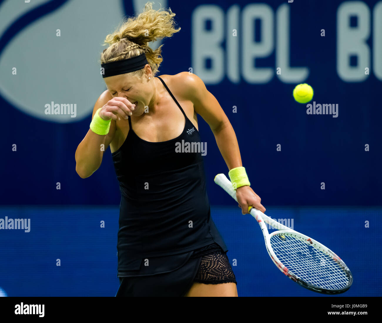 BIEL, Svizzera - 12 aprile : Laura Siegemund in azione al 2017 Ladies Open Biel WTA torneo internazionale di tennis Foto Stock