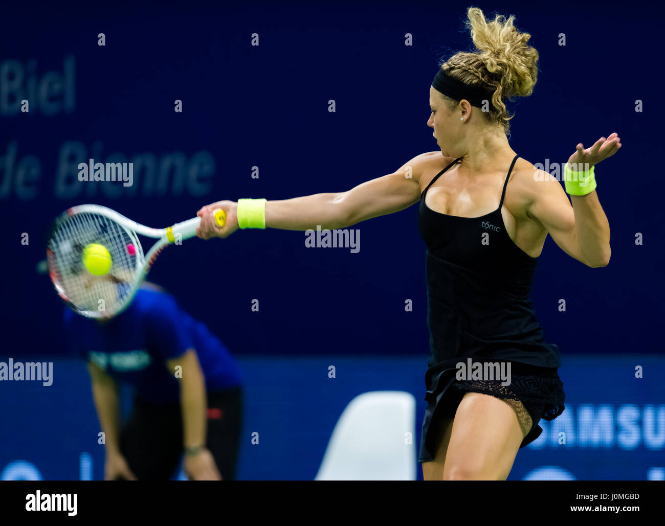 BIEL, Svizzera - 12 aprile : Laura Siegemund in azione al 2017 Ladies Open Biel WTA torneo internazionale di tennis Foto Stock