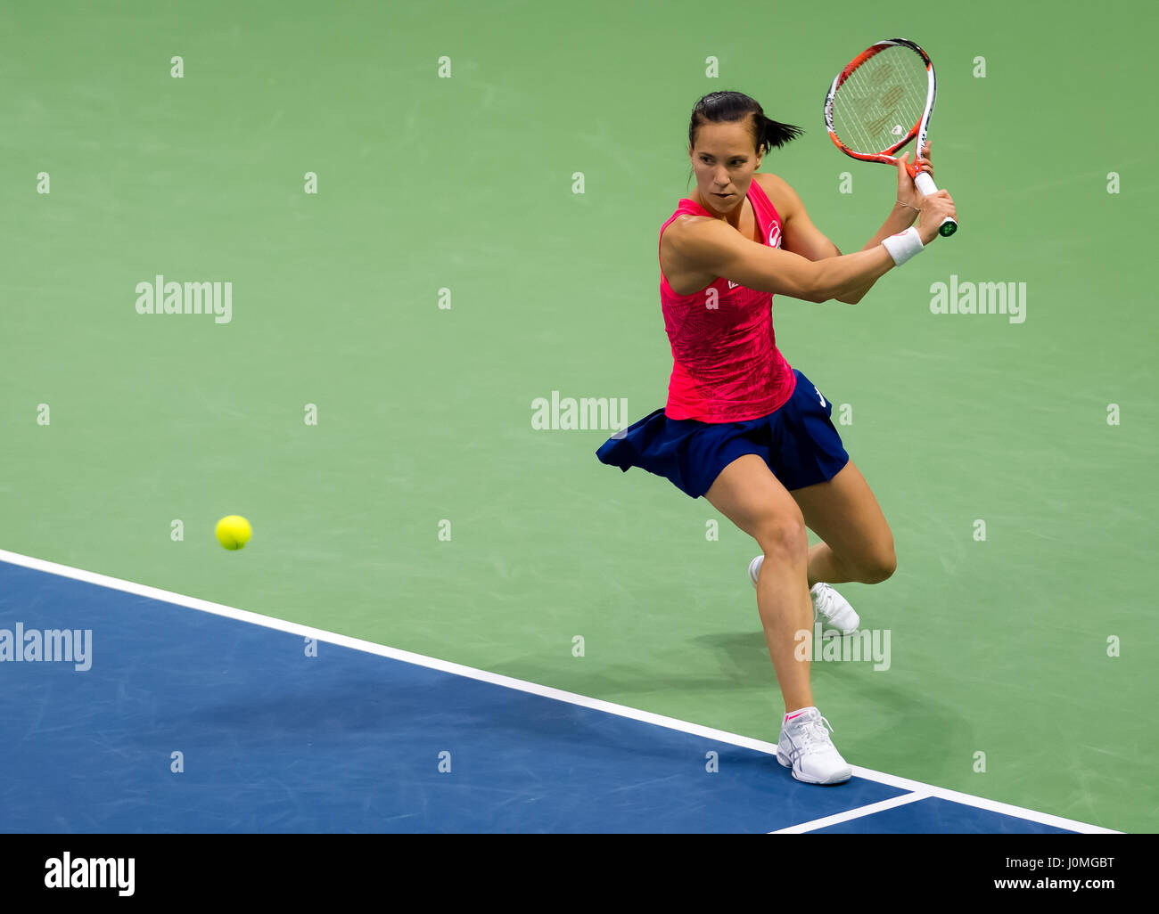 BIEL, Svizzera - 12 aprile : Victorija Golubic in azione al 2017 Ladies Open Biel WTA torneo internazionale di tennis Foto Stock