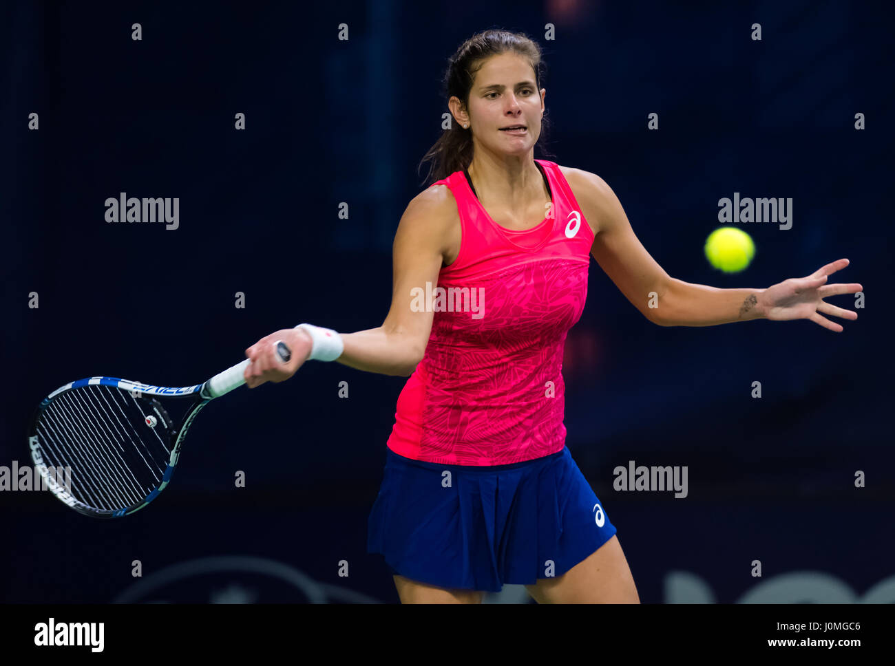 BIEL, Svizzera - 12 aprile : Julia Görges in azione al 2017 Ladies Open Biel WTA torneo internazionale di tennis Foto Stock