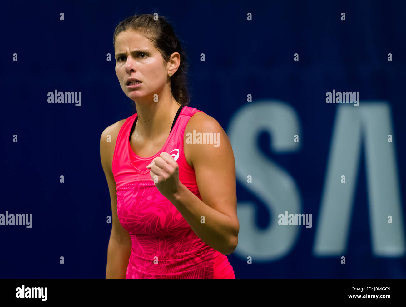 BIEL, Svizzera - 12 aprile : Julia Görges in azione al 2017 Ladies Open Biel WTA torneo internazionale di tennis Foto Stock