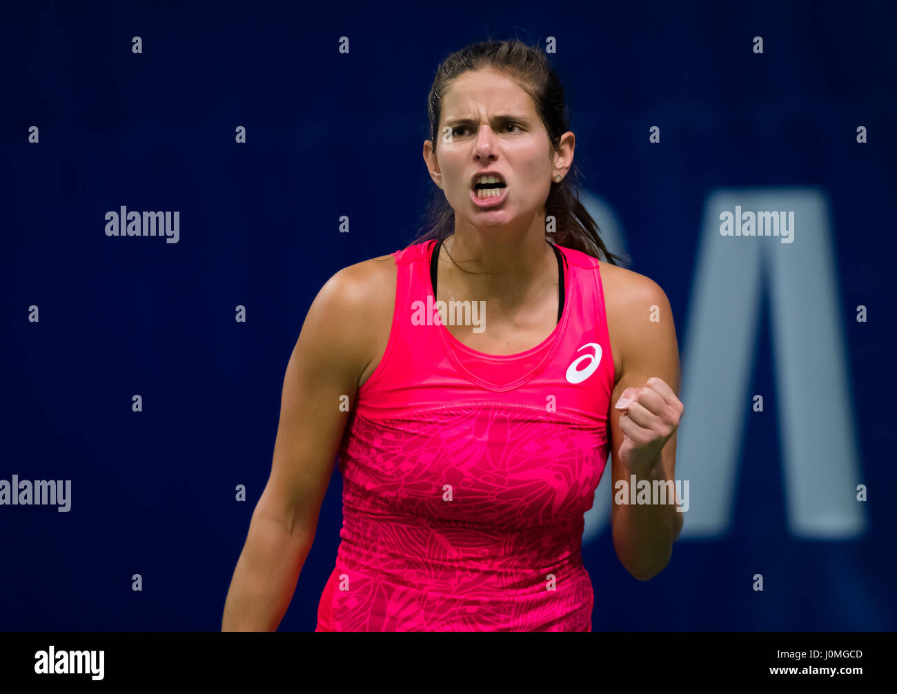 BIEL, Svizzera - 12 aprile : Julia Görges in azione al 2017 Ladies Open Biel WTA torneo internazionale di tennis Foto Stock