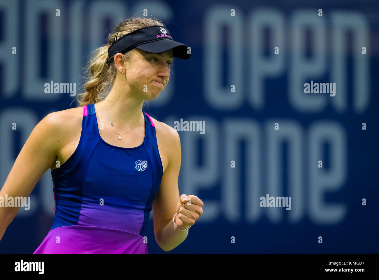 BIEL, Svizzera - 12 aprile : Mona Barthel in azione al 2017 Ladies Open Biel WTA torneo internazionale di tennis Foto Stock