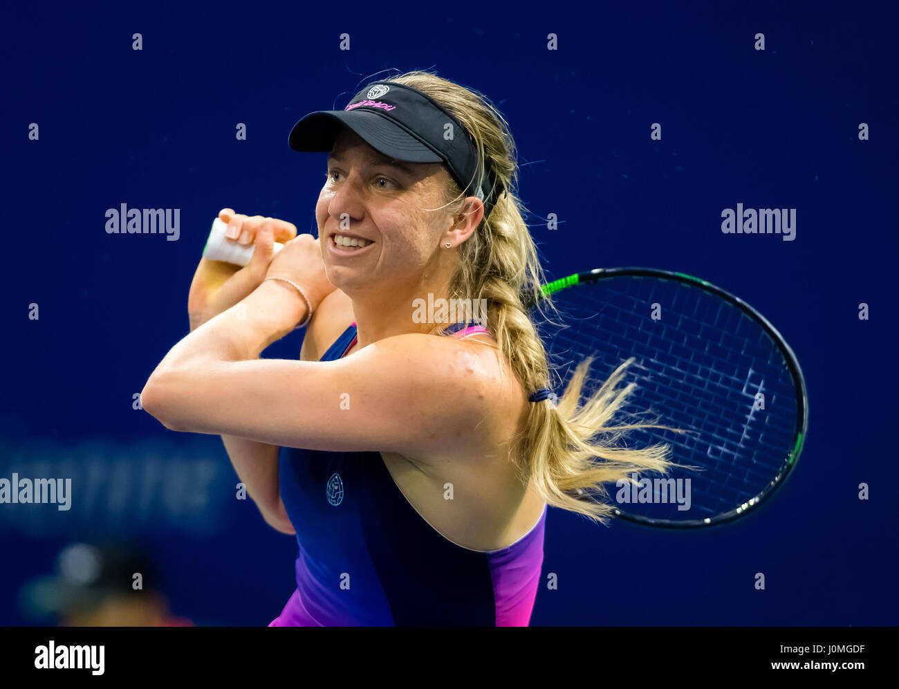 BIEL, Svizzera - 12 aprile : Mona Barthel in azione al 2017 Ladies Open Biel WTA torneo internazionale di tennis Foto Stock