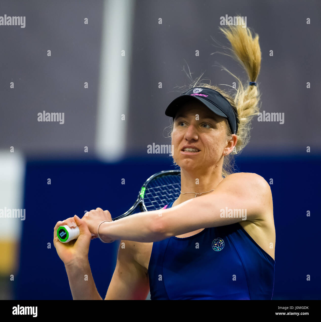 BIEL, Svizzera - 12 aprile : Mona Barthel in azione al 2017 Ladies Open Biel WTA torneo internazionale di tennis Foto Stock