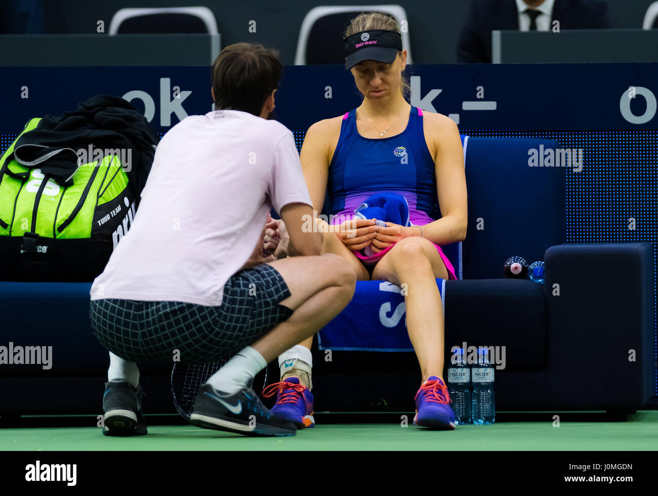 BIEL, Svizzera - 12 aprile : Mona Barthel in azione al 2017 Ladies Open Biel WTA torneo internazionale di tennis Foto Stock