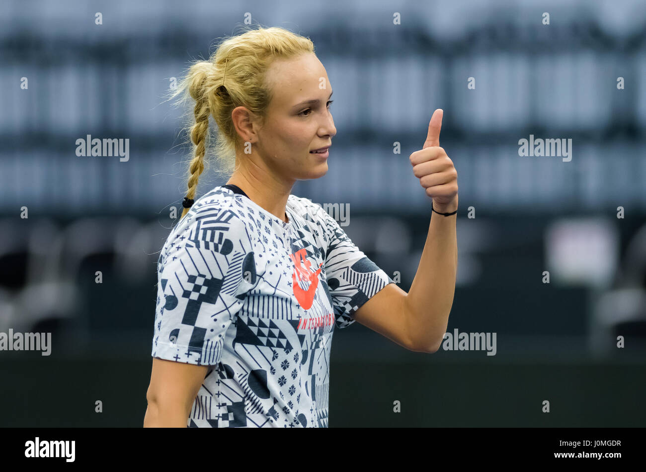 BIEL, Svizzera - 12 aprile : Donna Vekic in azione al 2017 Ladies Open Biel WTA torneo internazionale di tennis Foto Stock