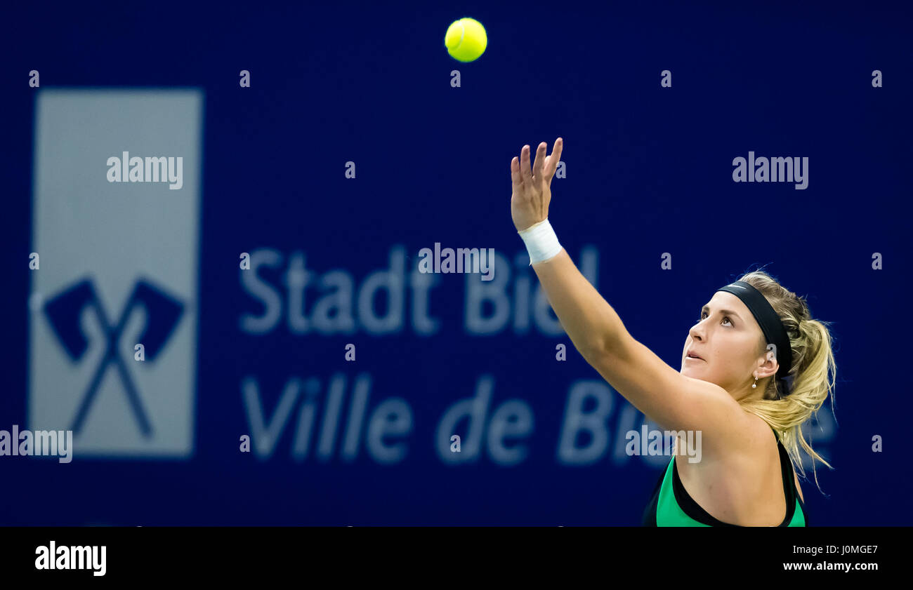 BIEL, Svizzera - 11 aprile : Belinda Bencic in azione al 2017 Ladies Open Biel WTA torneo internazionale di tennis Foto Stock
